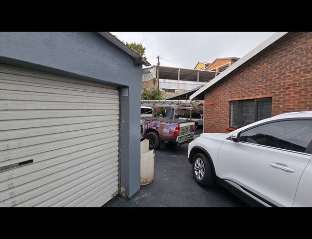 3 BEDROOM FREEHOLD FOR SALE IN SHALLCROSS